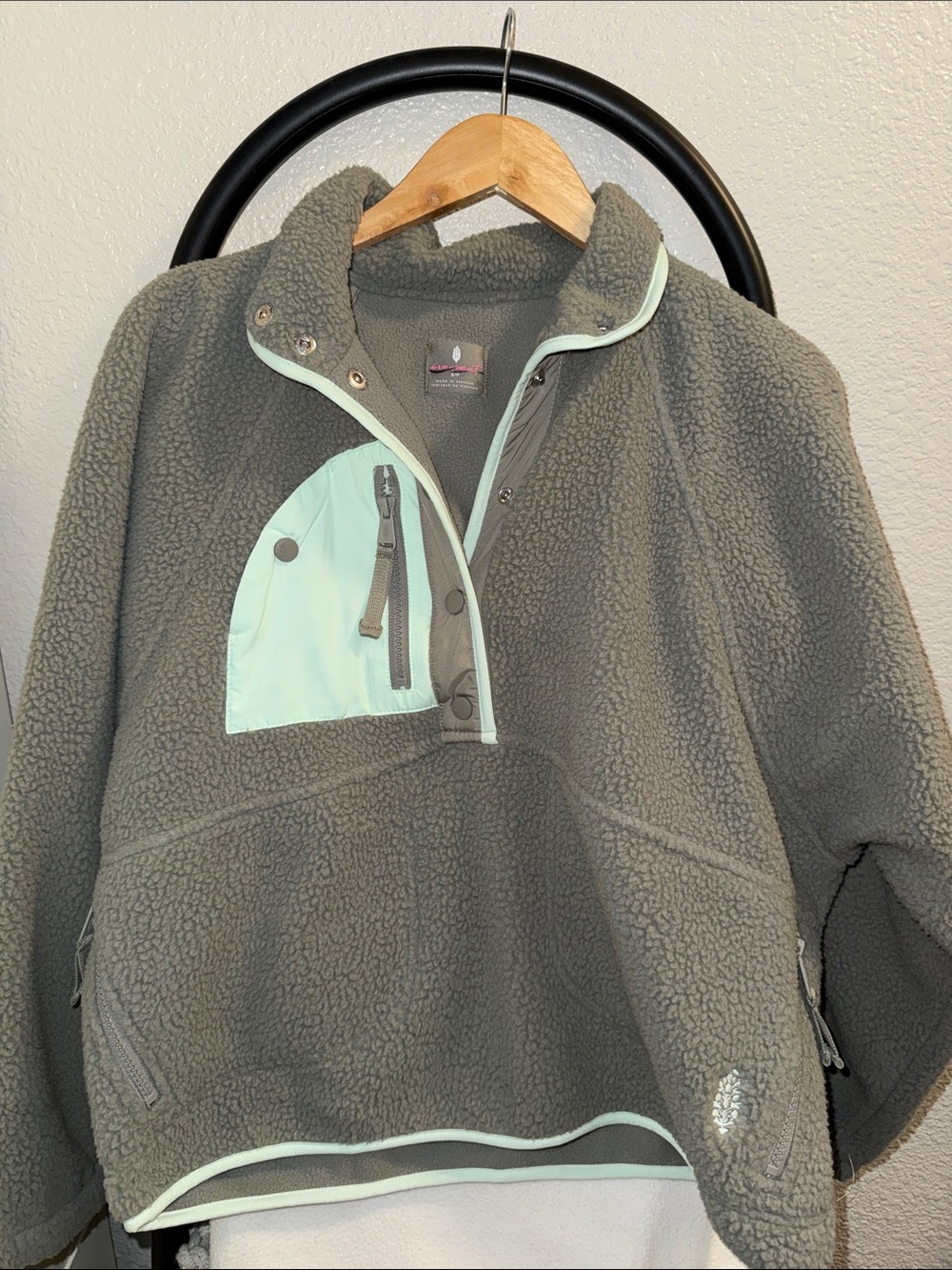 FP Movement Hit The Slopes Colorblock Pullover Jacket - Picture 9 of 10